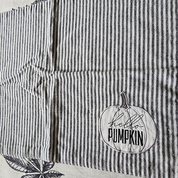 Fall tablecloth and 4 placemats - Picture 4 of 6